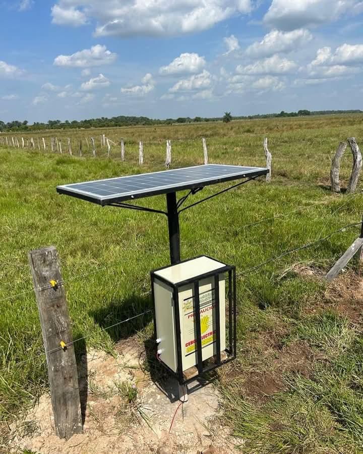 Poste con panel solar