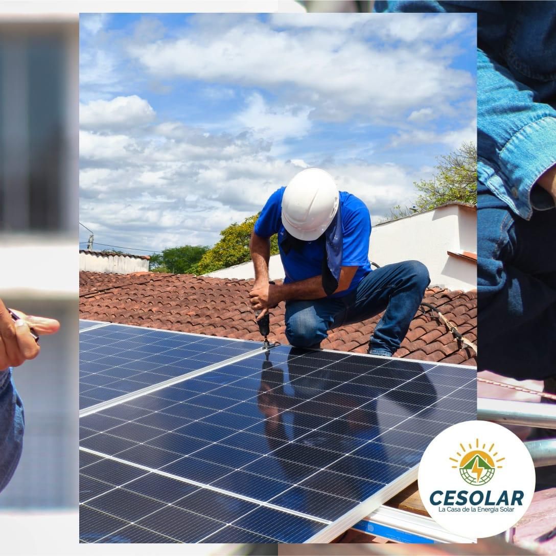 Técnico de CESOLAR instalando paneles solares